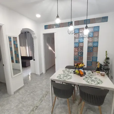 Vivienda Agaete Parque * 普拉亚戴尔雷安格莱斯